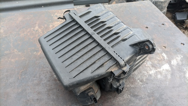 Корпус воздушного фильтра, нижняя часть 281122B200 HYUNDAI
