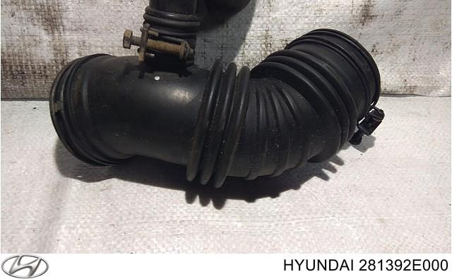 Патрубок воздушный, выход воздушного фильтра 281392E000 HYUNDAI