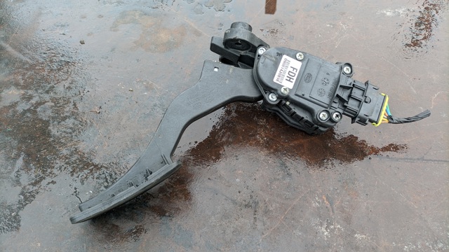 Педаль акселератора 327002R300 HYUNDAI