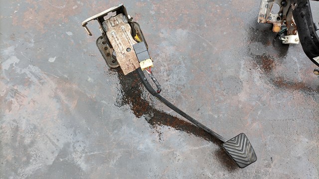 Педаль тормоза 328003E310 HYUNDAI
