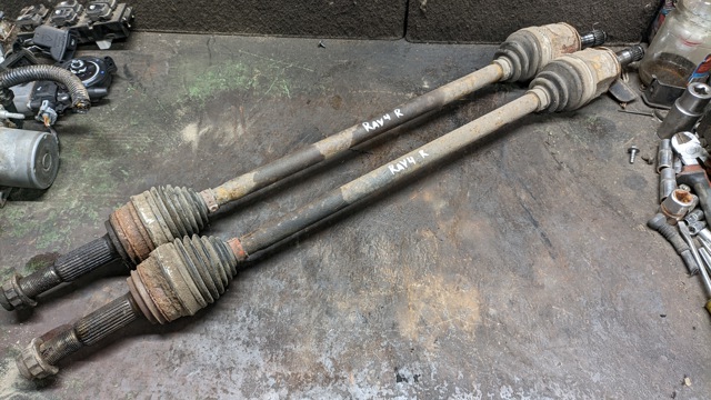 Привод задний 4233042050 TOYOTA