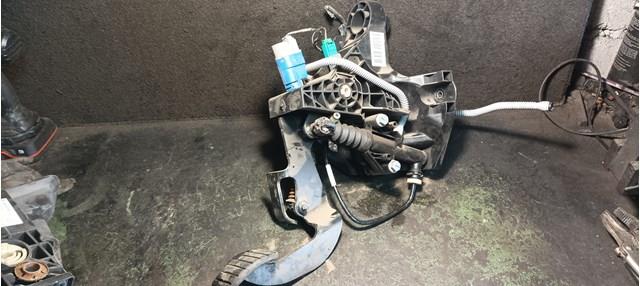 Педаль сцепления 465033911R RENAULT