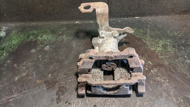 Тормозной суппорт правый задний 4783005030 TOYOTA