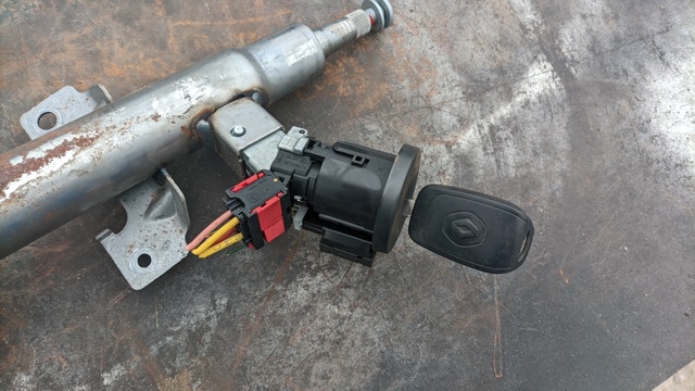 Замок зажигания 487004438R RENAULT