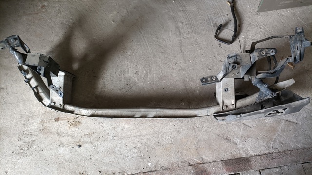 Шина бампера переднего 51117148586 BMW