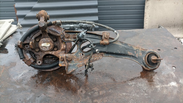Цапфа (поворотный кулак) задний правый 527201H500 HYUNDAI