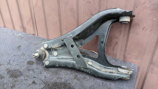 Нижний правый рычаг передней подвески 545040280R RENAULT