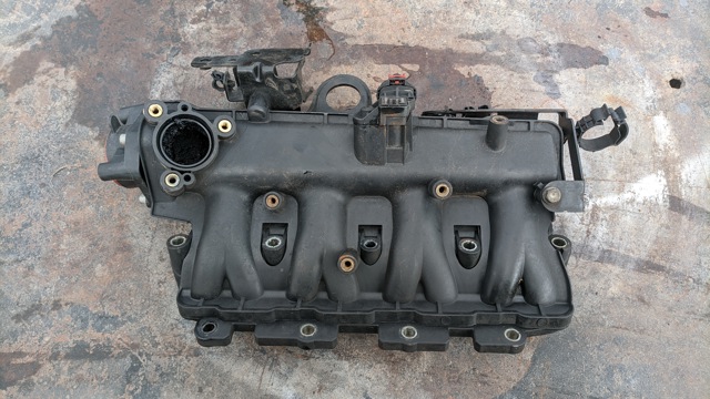 Впускной коллектор 55230898 OPEL