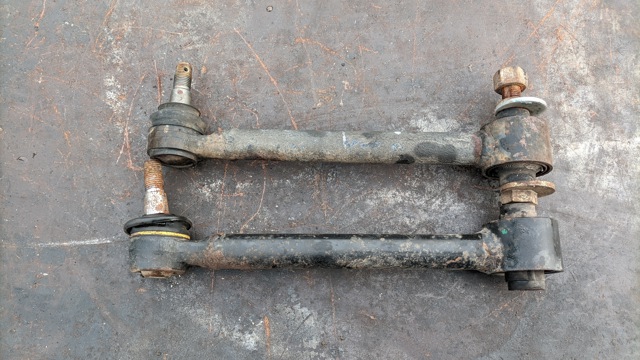 Задняя поперечная тяга 552502B100 HYUNDAI