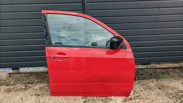 Пассажирская передняя дверь 5700A122 MITSUBISHI
