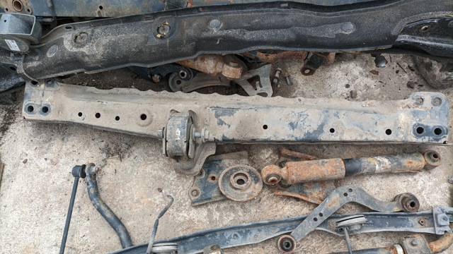 Балка радиатора нижняя 5710442061 TOYOTA
