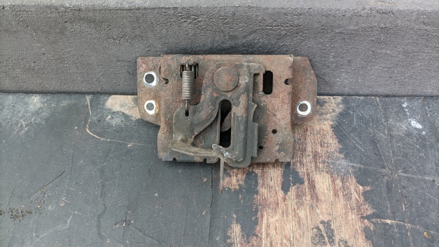 Запор капота (замок и привод замка капота) Mitsubishi Outlander 2 40