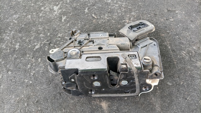 Замок задней правой двери  Volkswagen Passat B8