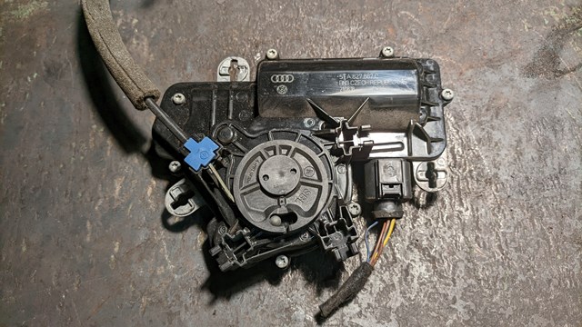 Мотор открытия замка багажника 5TA827887C VAG