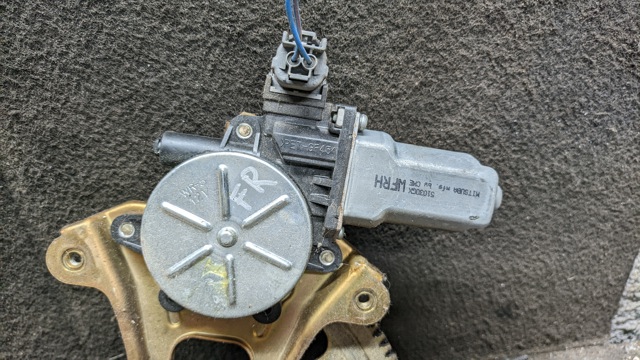 Мотор стеклоподъемника двери передней, правой 61188XA00A SUBARU