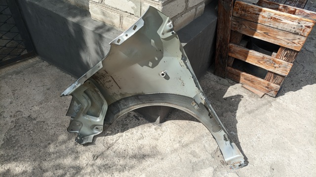 631002600R Крыло переднее правое купить Черновцы