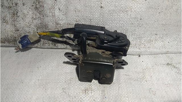 Замок двери багажника 693500D050 TOYOTA