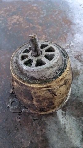 Подушка (опора) двигателя лев./прав. 7L6199131C VAG