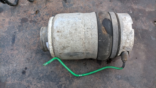 Амортизатор подвески передний правый 7L6412022AG VAG