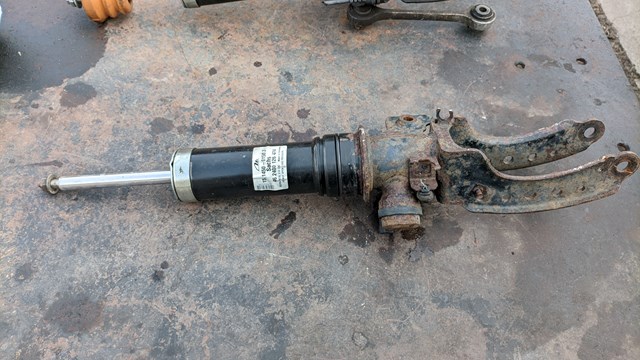 Амортизатор передней подвески правый 7L6413032R VAG