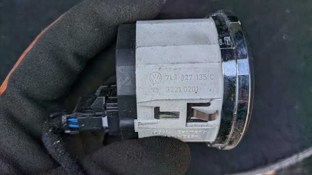 7L6927135C Переключатель регулировки дорожного просвета купить Чернигов