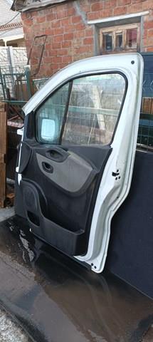 Пассажирская передняя дверь 801005445R RENAULT