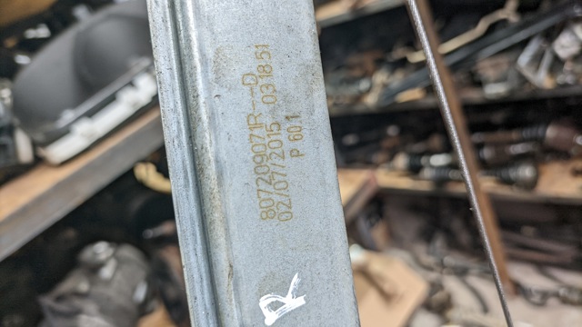 807209071R RENAULT Стеклоподъемник передней правой двери купить в Николаев