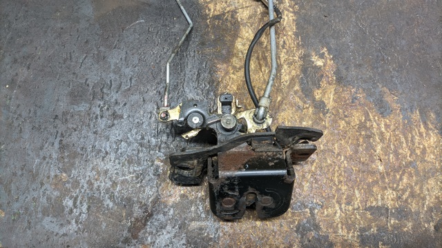Замок крышки багажника 812303E000 HYUNDAI