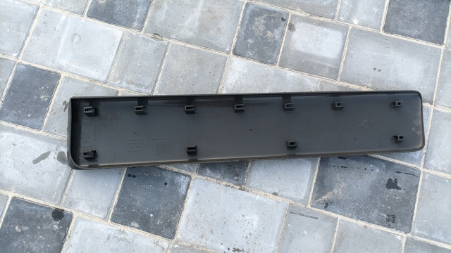 Накладка передней левой двери 8200036088 RENAULT