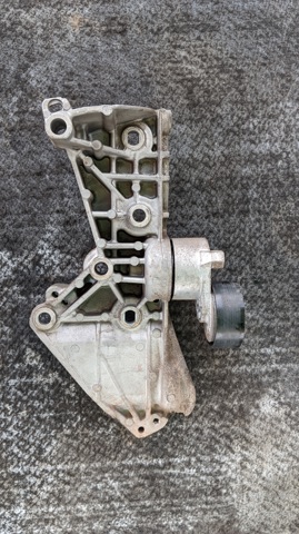 Кронштейн генератора натяжной 8200669494 RENAULT