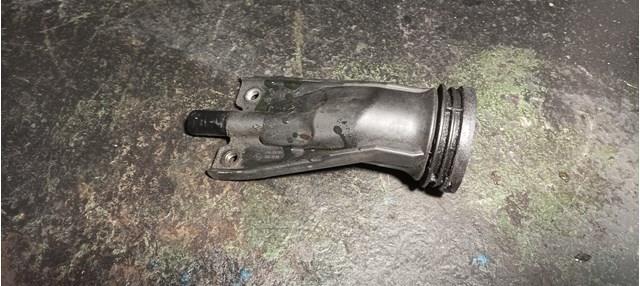 Горловина маслозаливная 8200722806 RENAULT