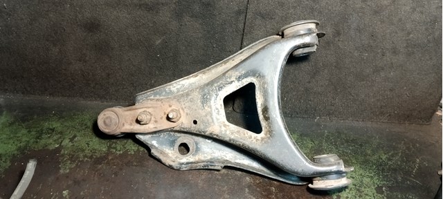 RENAULT 8200942408 Рычаг передней подвески нижний правый в наличии Винница