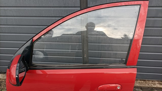 Стекло двери передней левой 824110X010 HYUNDAI