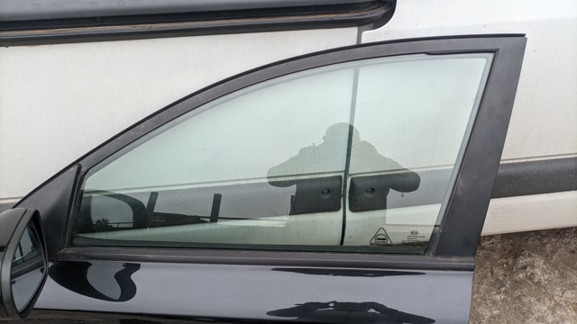 Стекло водительской двери 824111H020 HYUNDAI