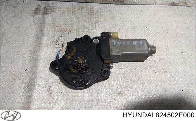 Мотор стеклоподъемника водительской двери 824502E000 HYUNDAI