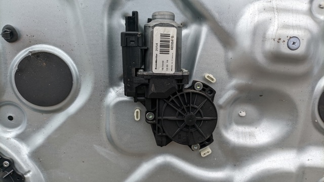 Мотор стеклоподъемника двери передней, правой 824601H010 HYUNDAI
