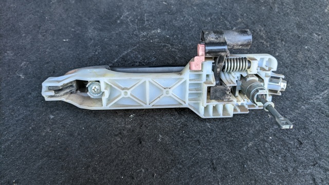 Держатель наружной ручки двери, передней правой 826651J000 HYUNDAI
