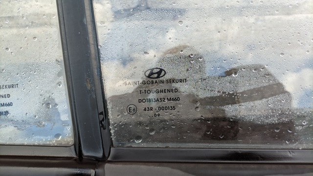 HYUNDAI 834211J010 Стекло двери задней правой в наличии Черкассы