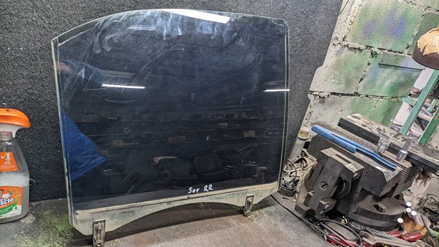 Стекло задней двери, правой 834213E010 HYUNDAI