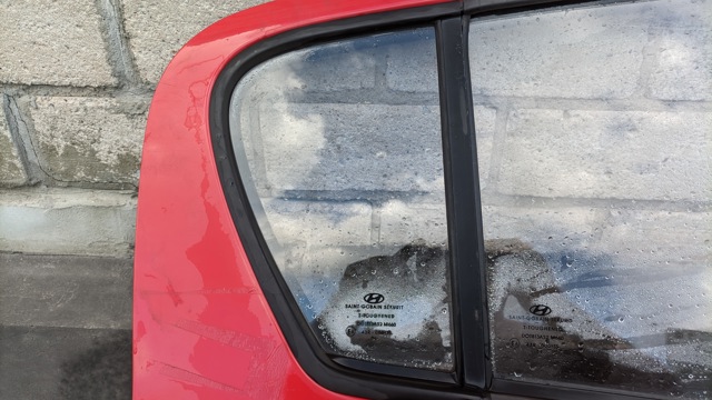 Форточка двери треугольник, задней, правой 834271J010 HYUNDAI