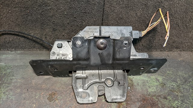 Замок крышки багажника 8408492 BMW