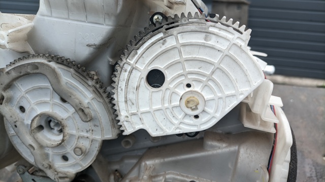 Привод системы автоматического управления отопителем 8710642100 TOYOTA