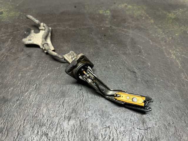 Датчик уровня масла двигателя 8949120110 TOYOTA