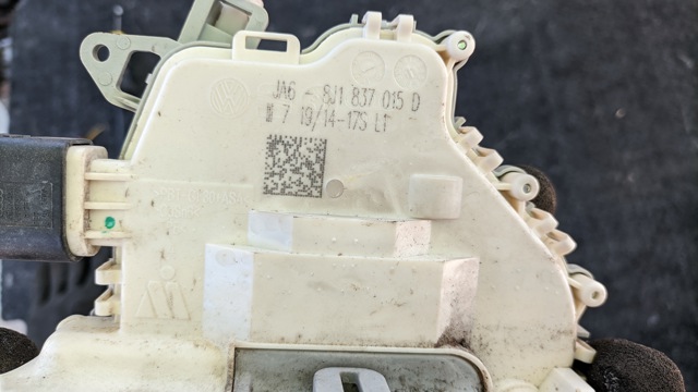 VAG 8J1837015D Замок водительской двери в наличии Николаев