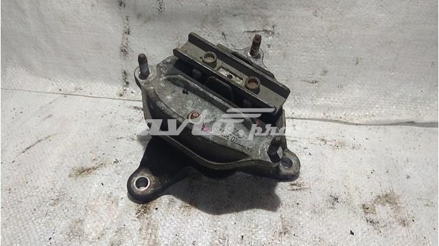 Крепление подушки коробки передач 8K0399115R VAG