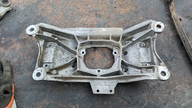 Балка крепления коробки передач 8K0399263BH VAG