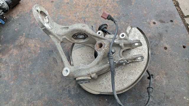 Кулак поворотный правый 8K0505432AQ VAG