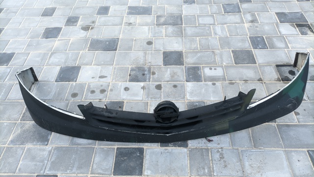 Облицовка радиатора 93188853 OPEL