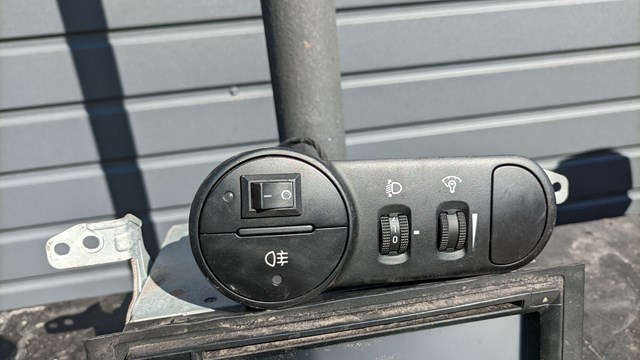 Переключатель света фар на "торпедо" 936950X200 HYUNDAI