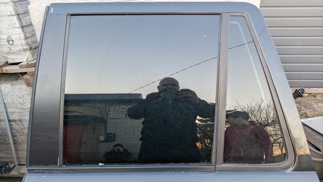 Форточка двери треугольник, задней, левой CVB500270 LAND ROVER